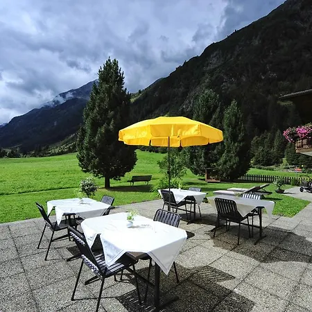 Gletscher-landhaus Brunnenkogel Guest house 3*