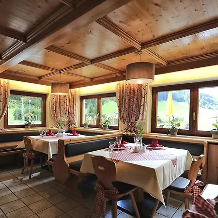Guest house Gletscher-landhaus Brunnenkogel Sankt Leonhard im Pitztal