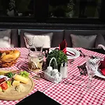 Gletscher-landhaus Brunnenkogel Pensión Sankt Leonhard im Pitztal